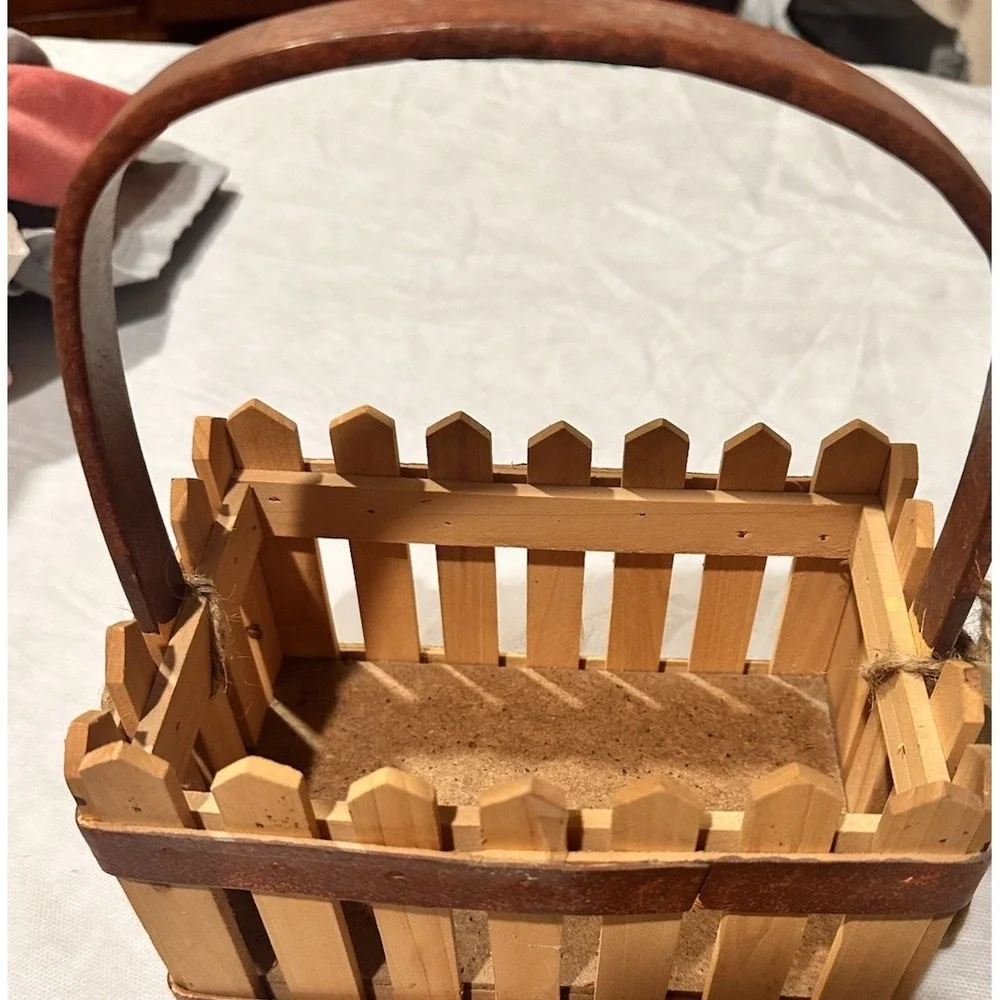 Picket Wood Fence Basket‎ With Pears Brown Handle Farm Style Country